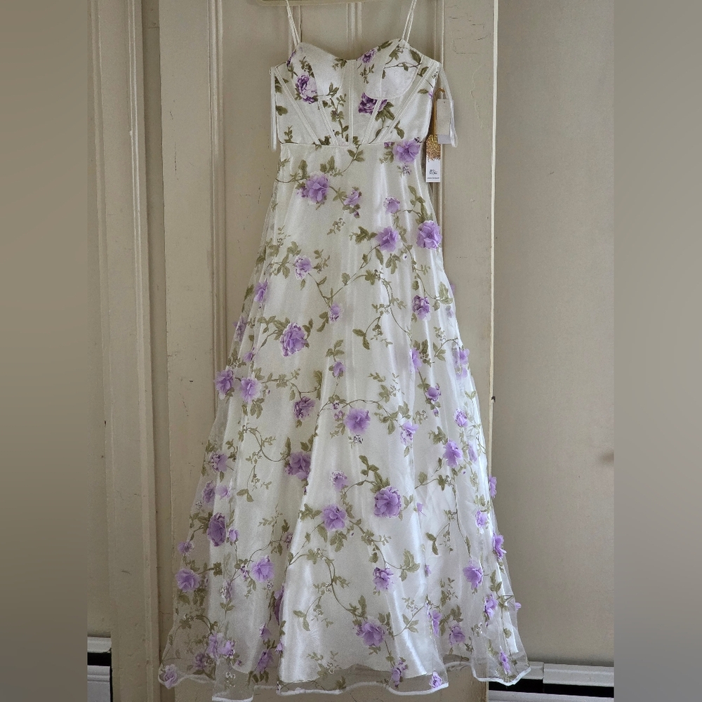 White Wedding/prom Dress with Lilac Floral Embroidery Size 5/6 NWT - Picture 2 of 11